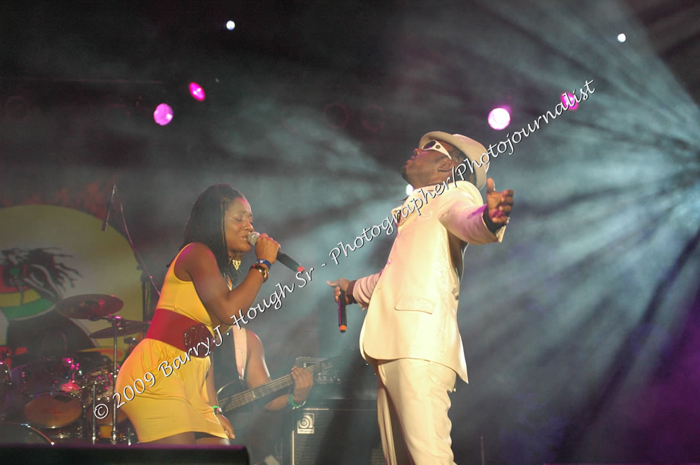 Da'ville @ Reggae Sumfest 2009 - International Night 2 - Reggae Sumfest 2009,Catherine Hall, Montego Bay, St. James, Jamaica W.I. - Saturday, July 25, 2009 - Reggae Sumfest 2009, July 19 - 25, 2009 - Photographs by Net2Market.com - Barry J. Hough Sr. Photojournalist/Photograper - Photographs taken with a Nikon D70, D100, or D300 - Negril Travel Guide, Negril Jamaica WI - http://www.negriltravelguide.com - info@negriltravelguide.com...!